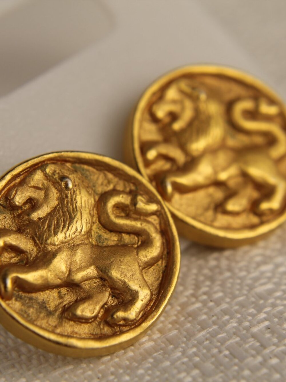 Vintage Gold Tone Heraldic Lion Rampant Coin Button Earrings Medallion Post 3/4"